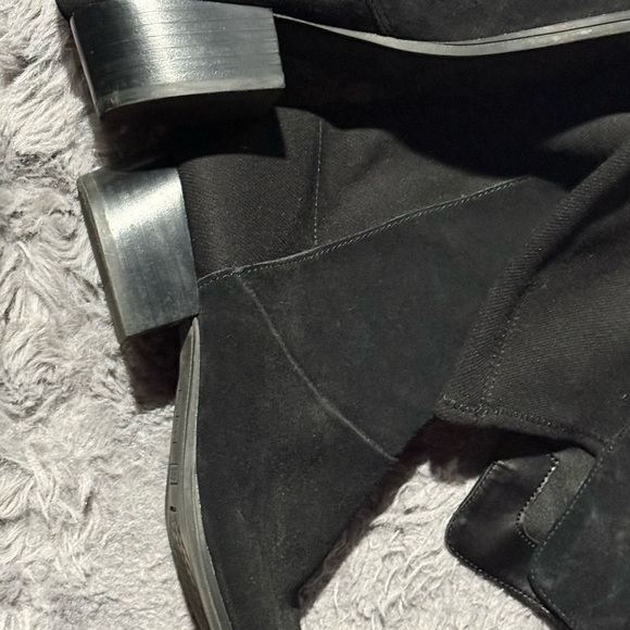 Elegant Black Over-the-Knee Boots - Picture 3 of 5